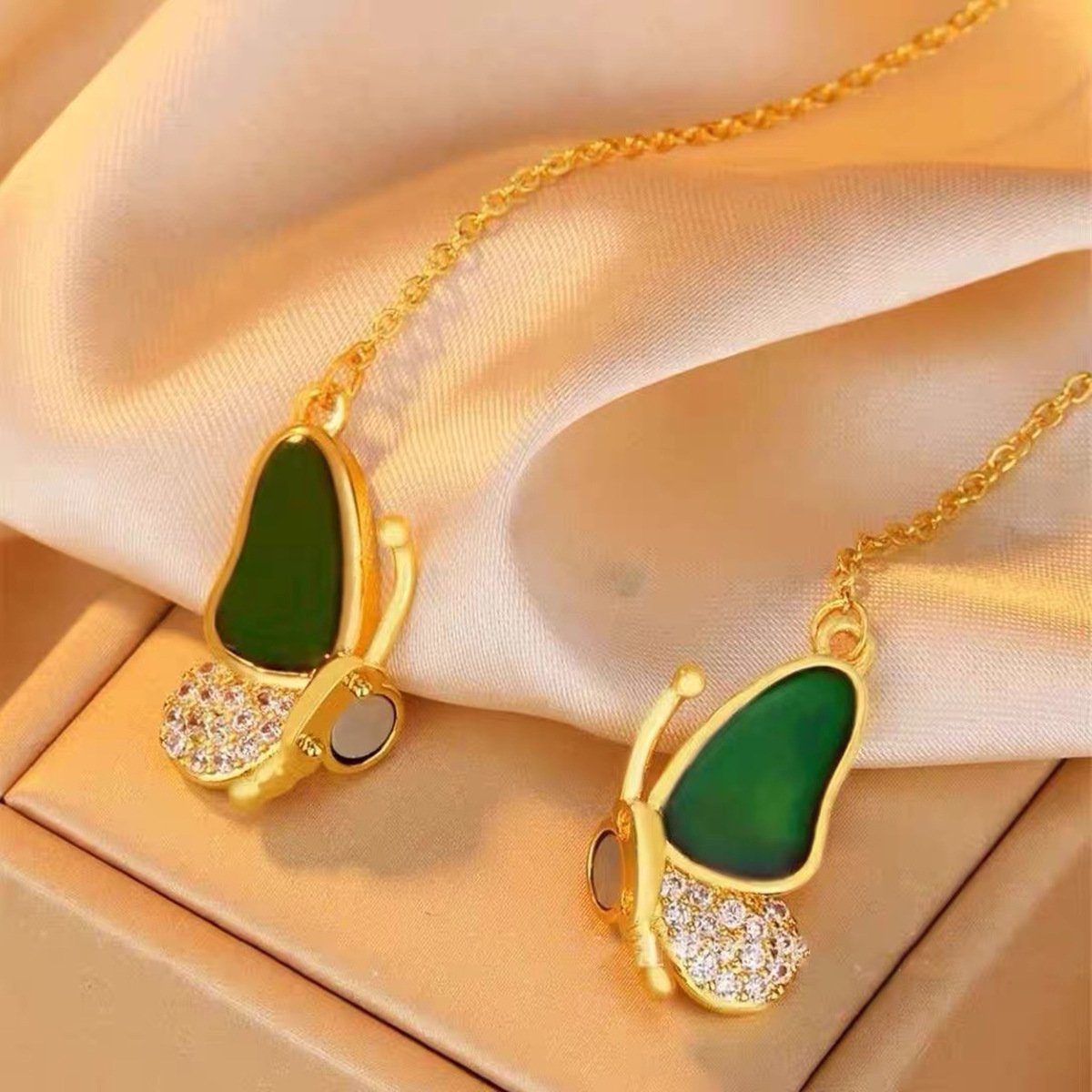 Buy 1 Get 1 Free🦋Color Changing Butterfly Necklace