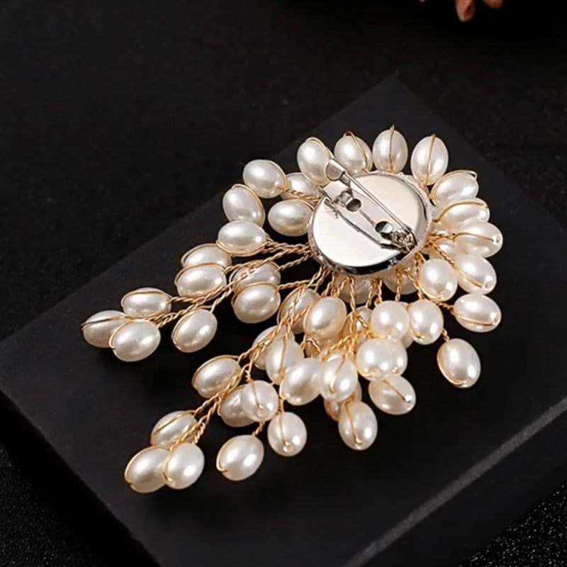 ✨Ladies' high-end exquisite handmade pearl brooch（50% OFF）