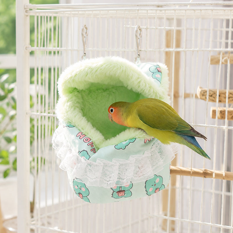 🦜 50% OFF! ✨ Warm Hanging Nest for Small Pets – Soft Plush Interior, Semi-Closed Design & Durable Metal Hooks – Cozy Refuge for Lovebirds, Budgies & Hamsters ☁️🐾